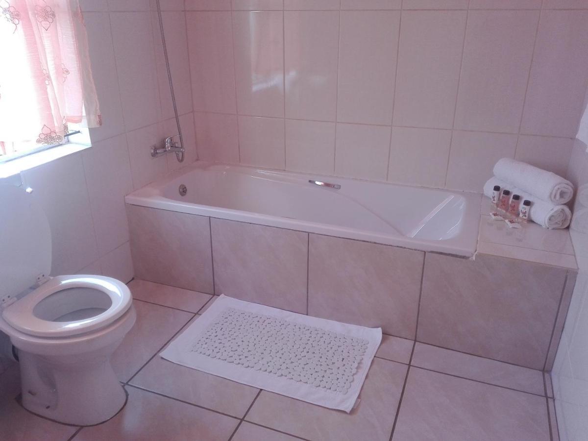 Joezebel Guesthouse Mogwase Eksteriør bilde